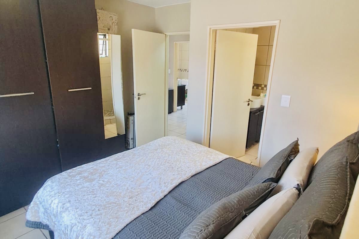 Apartment For Sale in Northgate - Photo 4