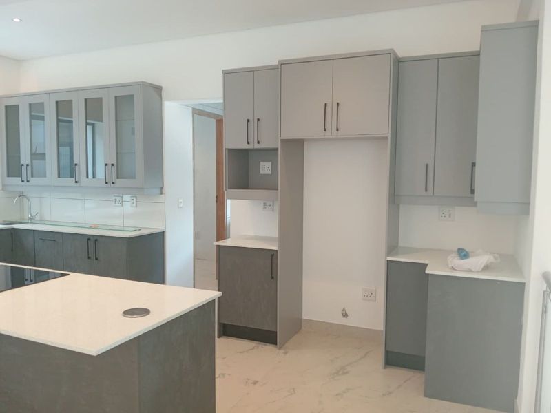 House For Sale in Morningside - Photo 2