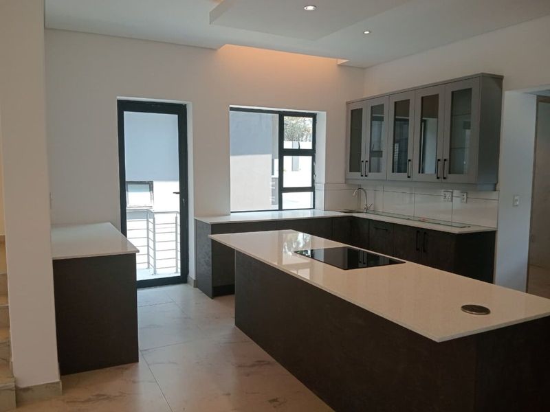 House For Sale in Morningside - Photo 3