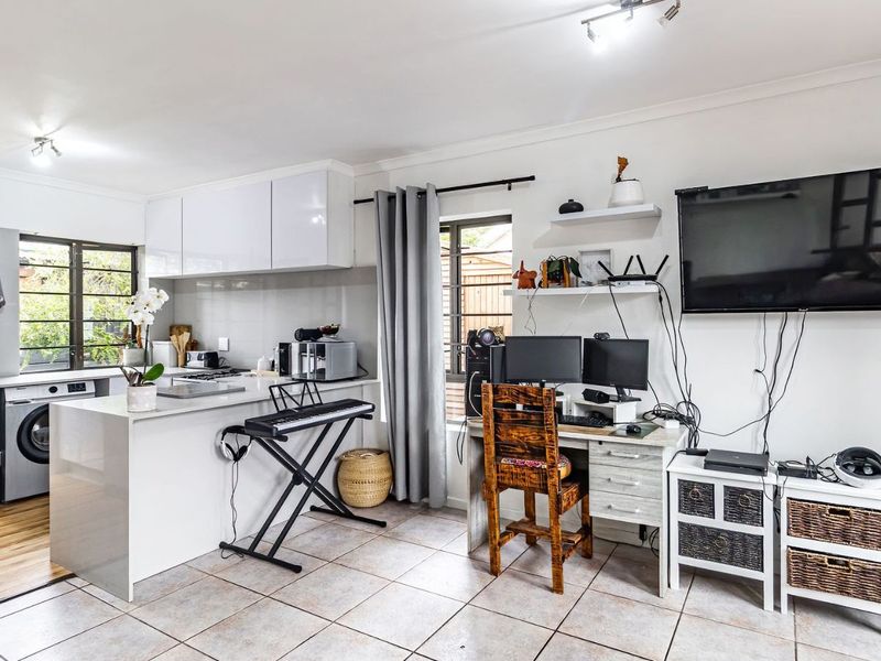 House For Sale in Bay Park - Photo 8