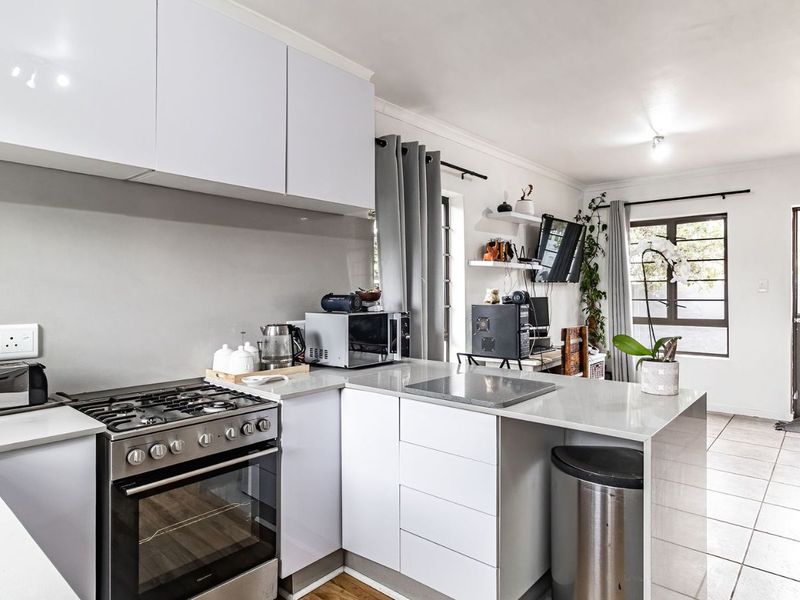 House For Sale in Bay Park - Photo 4