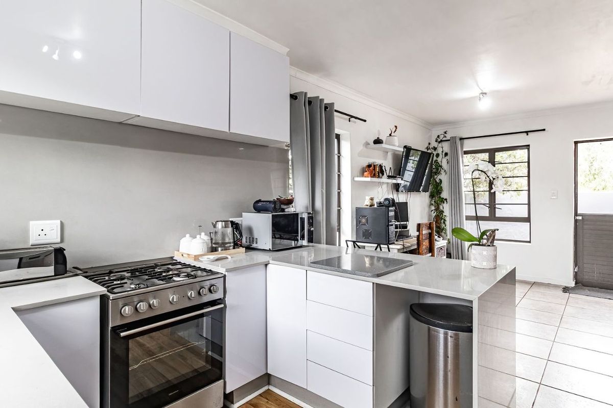 House For Sale in Bay Park - Photo 4