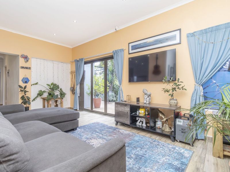 House For Sale in Radiokop - Photo 3