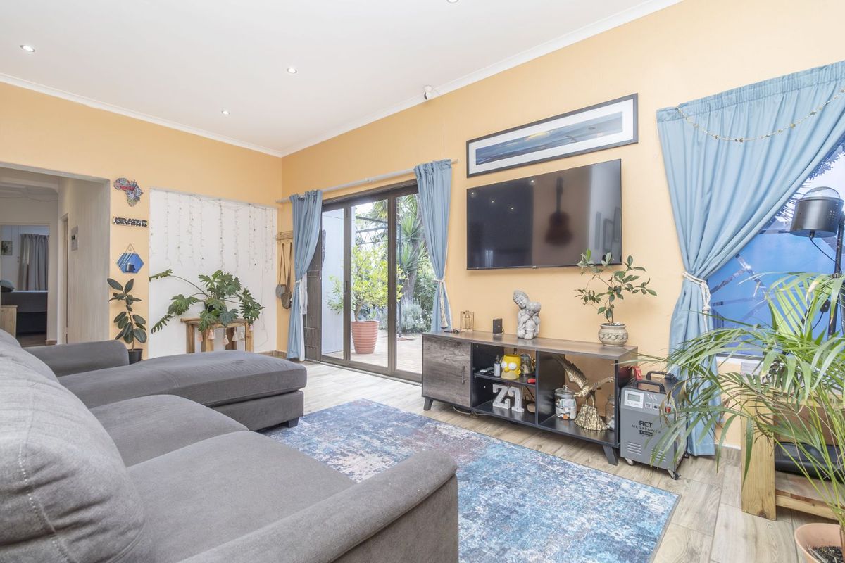 House For Sale in Radiokop - Photo 3