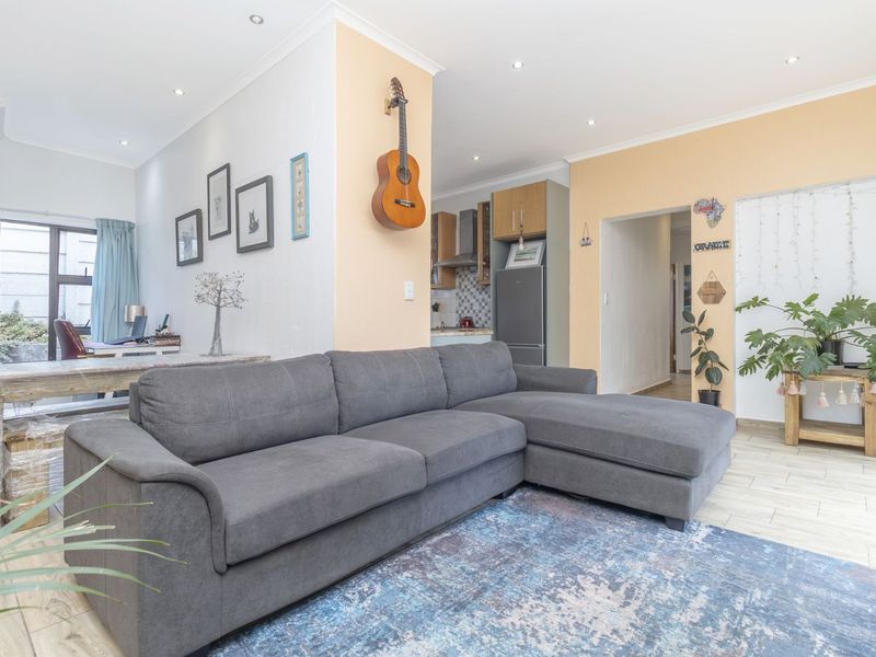 House For Sale in Radiokop - Photo 2