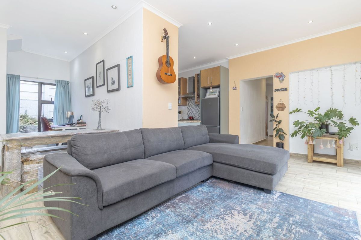 House For Sale in Radiokop - Photo 2