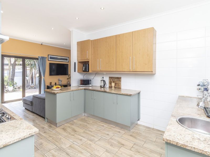 House For Sale in Radiokop - Photo 8