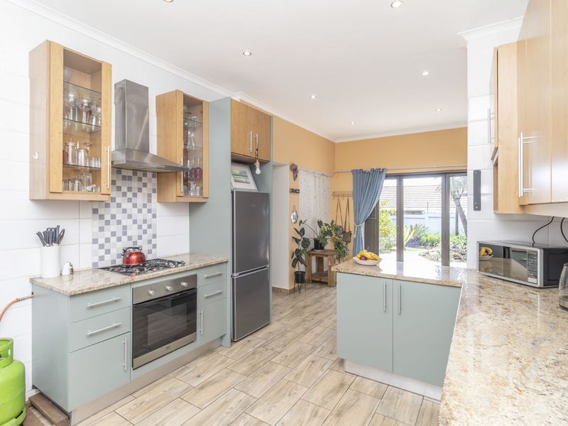 House For Sale in Radiokop - Photo 7