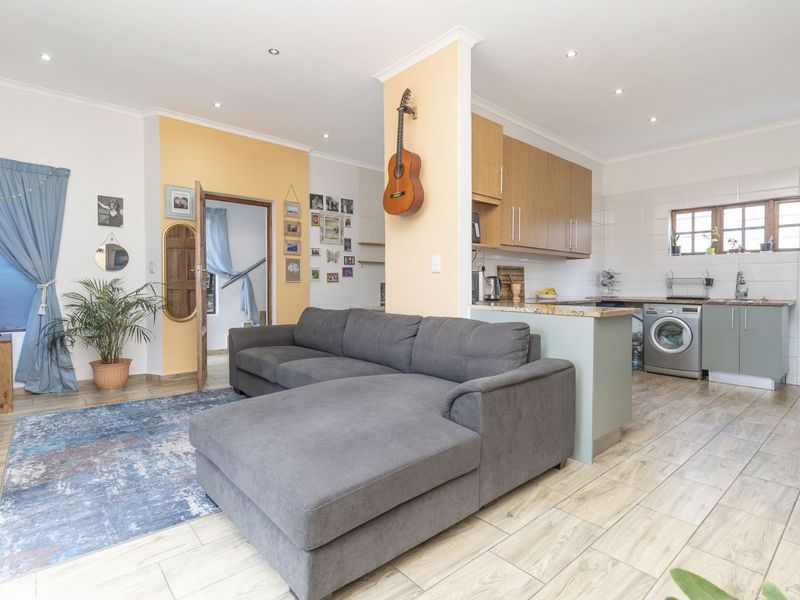 House For Sale in Radiokop - Photo 4