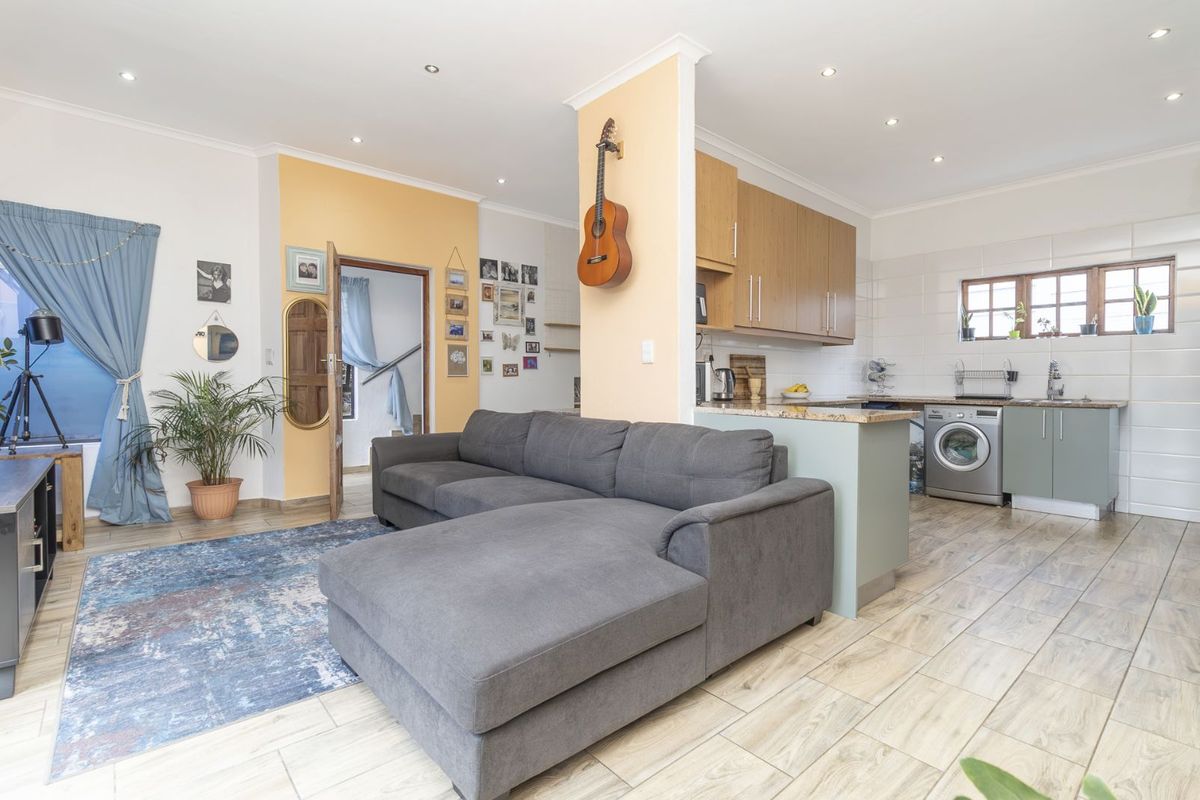 House For Sale in Radiokop - Photo 4