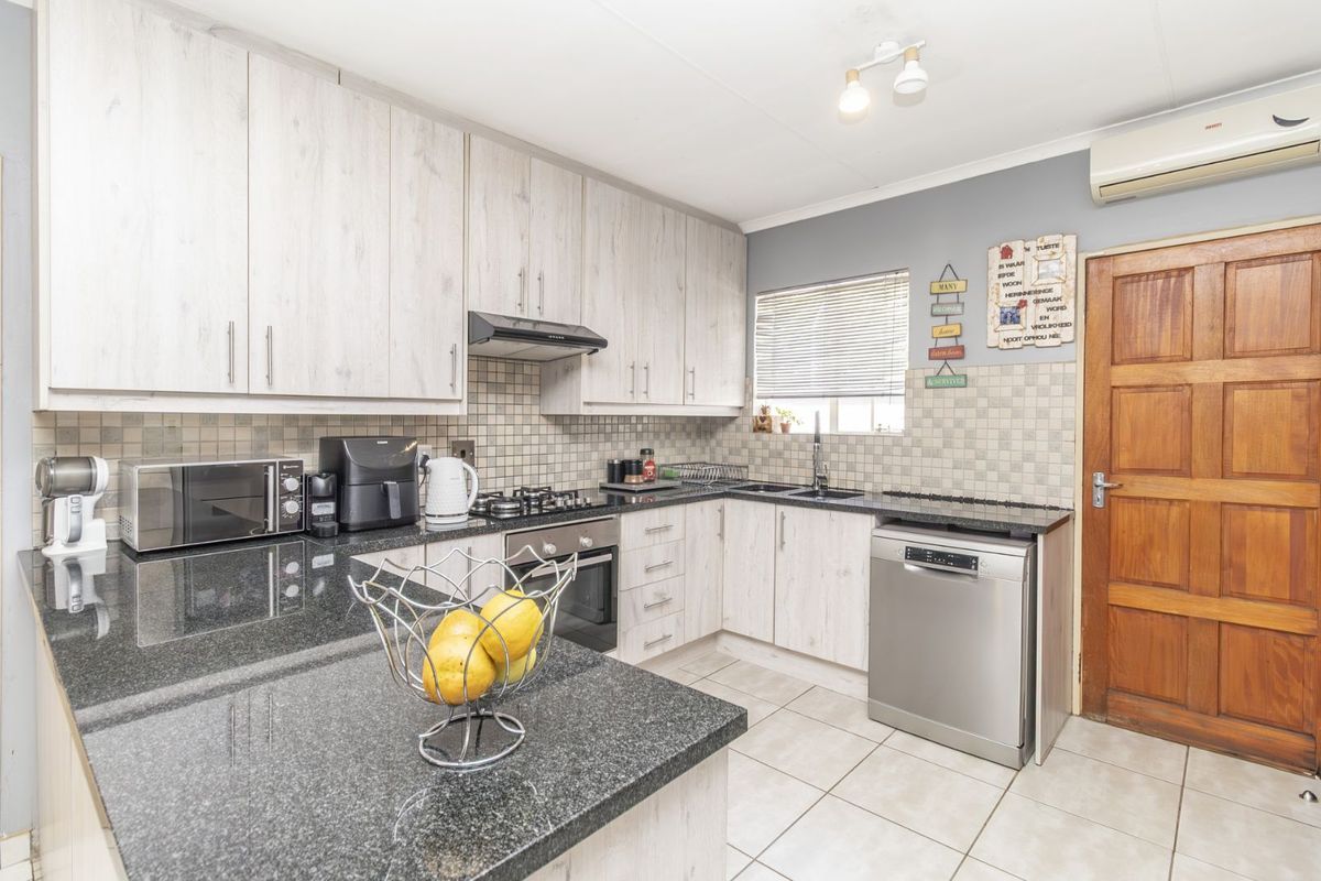 Townhouse For Sale in Honeydew Manor - Photo 2