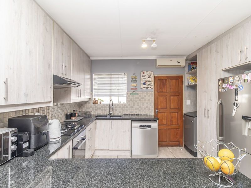 Townhouse For Sale in Honeydew Manor - Photo 3