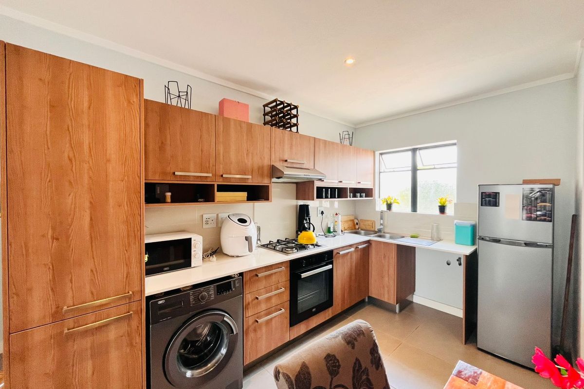 Apartment For Sale in Lonehill - Photo 2