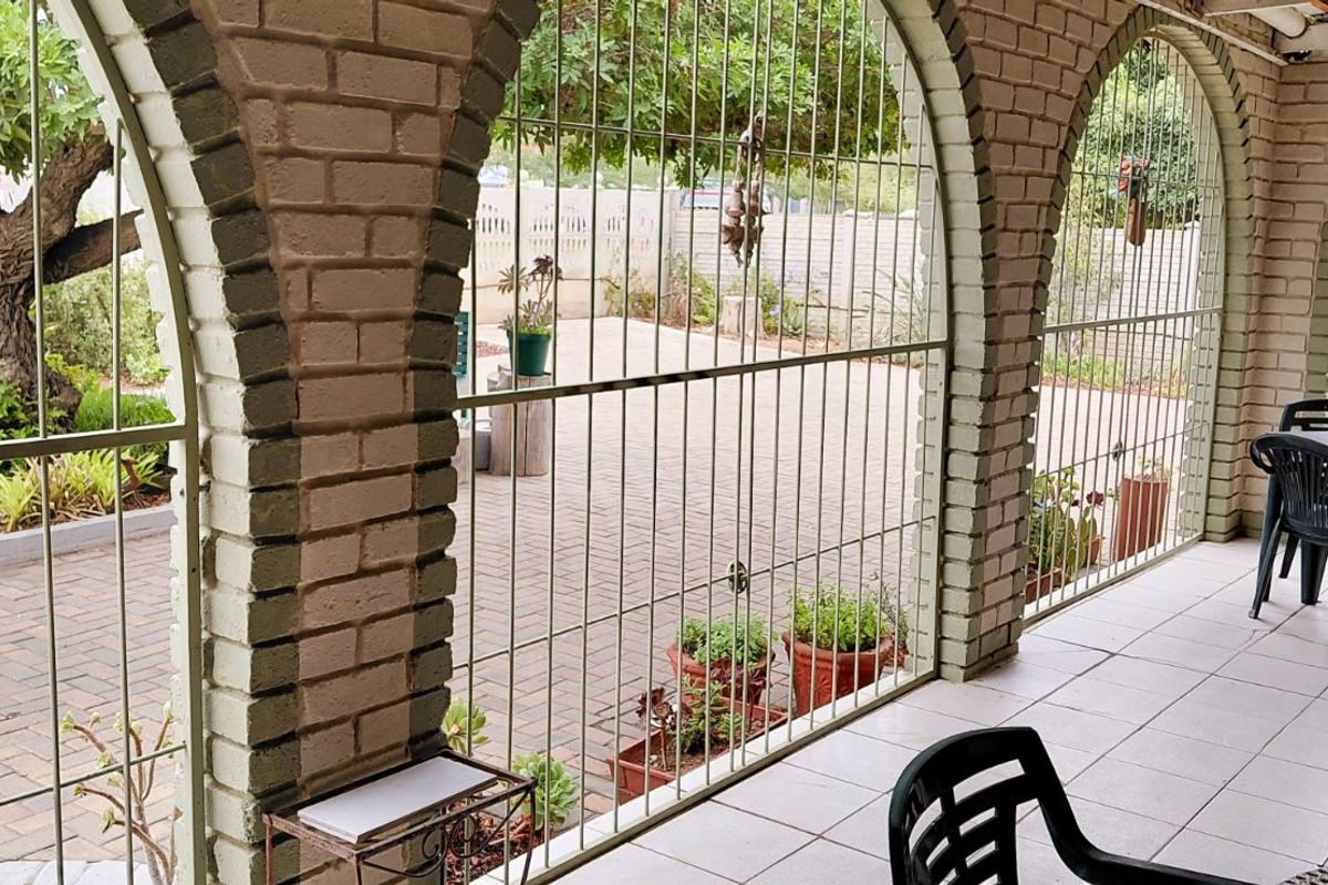 House For Sale in West Bank - Photo 3