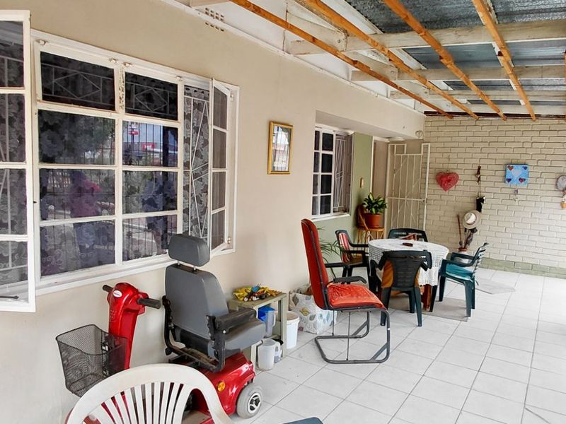 House For Sale in West Bank - Photo 4