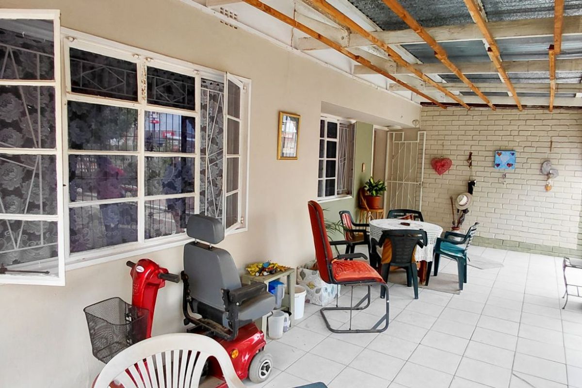 House For Sale in West Bank - Photo 4