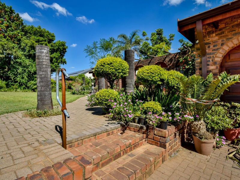 House For Sale in Waterkloof Glen - Photo 4