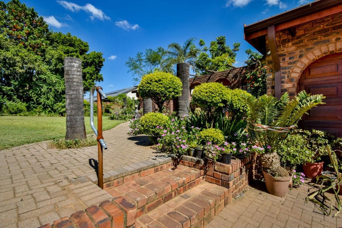 House For Sale in Waterkloof Glen - Photo 4
