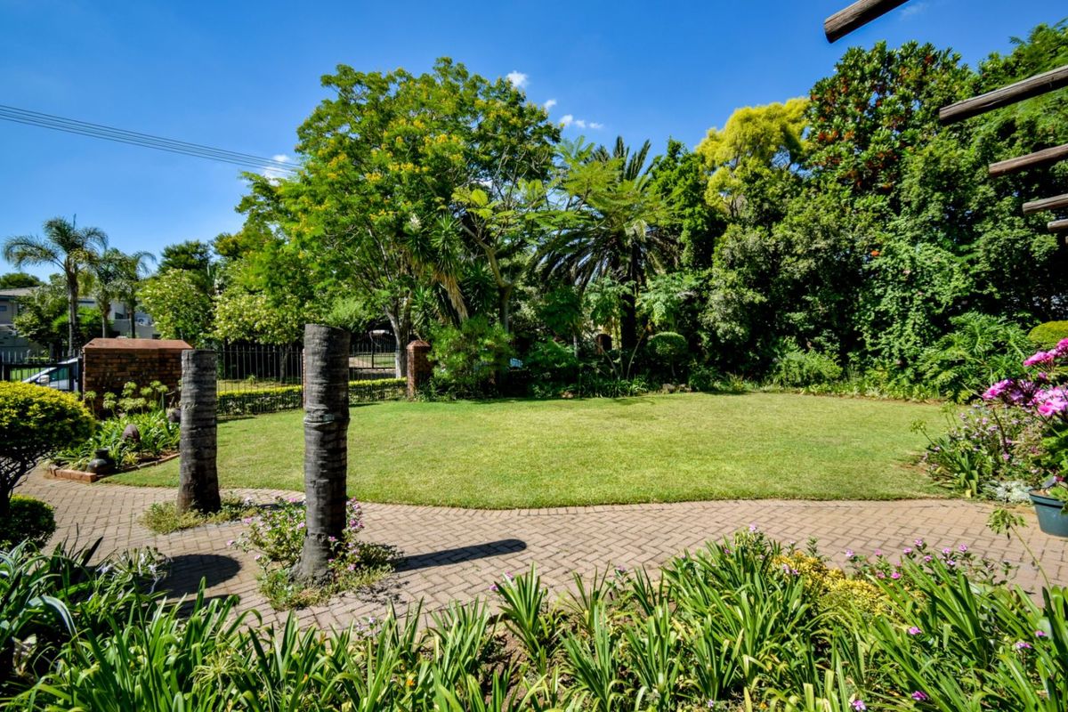 House For Sale in Waterkloof Glen - Photo 5