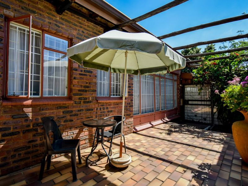 House For Sale in Waterkloof Glen - Photo 10