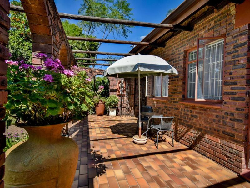 House For Sale in Waterkloof Glen - Photo 9