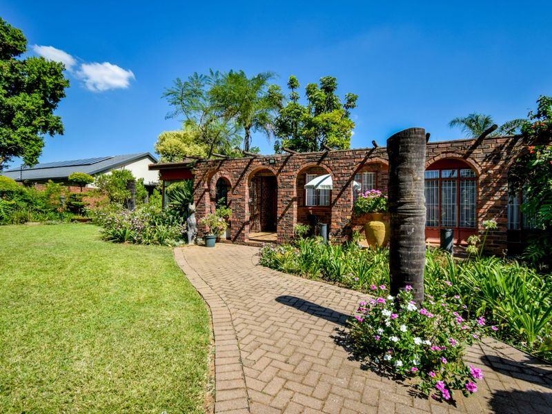 House For Sale in Waterkloof Glen - Photo 6