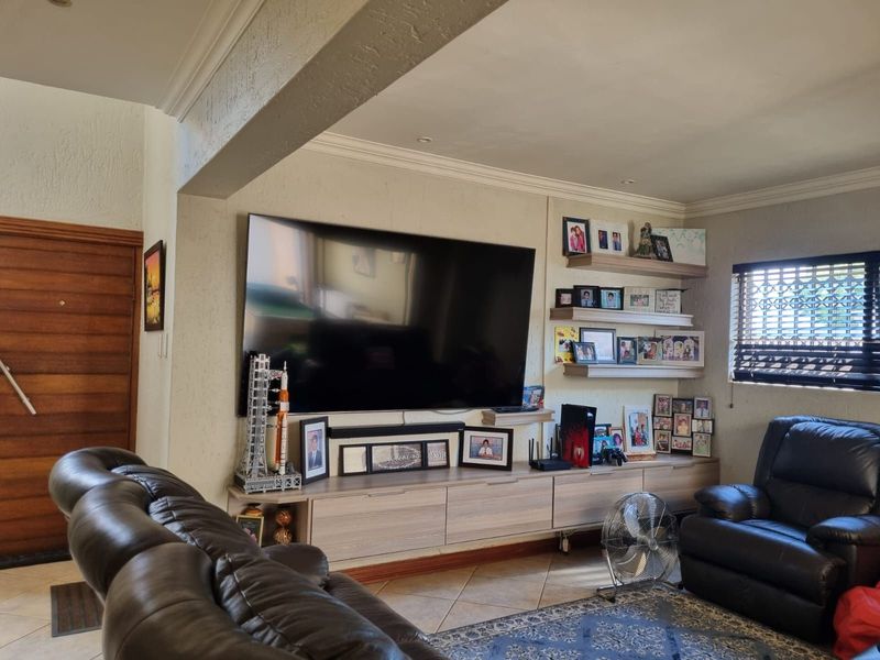 Townhouse For Sale in Vanderbijlpark SE 2 - Photo 5