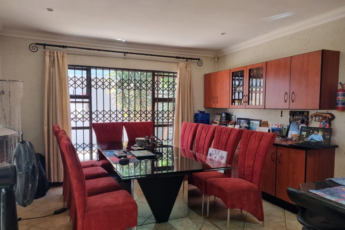 Townhouse For Sale in Vanderbijlpark SE 2 - Photo 3