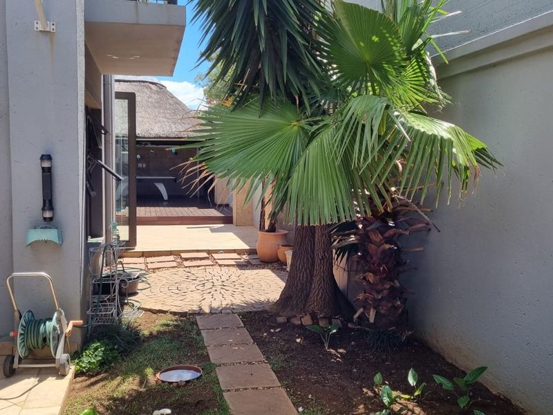 Townhouse For Sale in Vanderbijlpark SE 2 - Photo 2