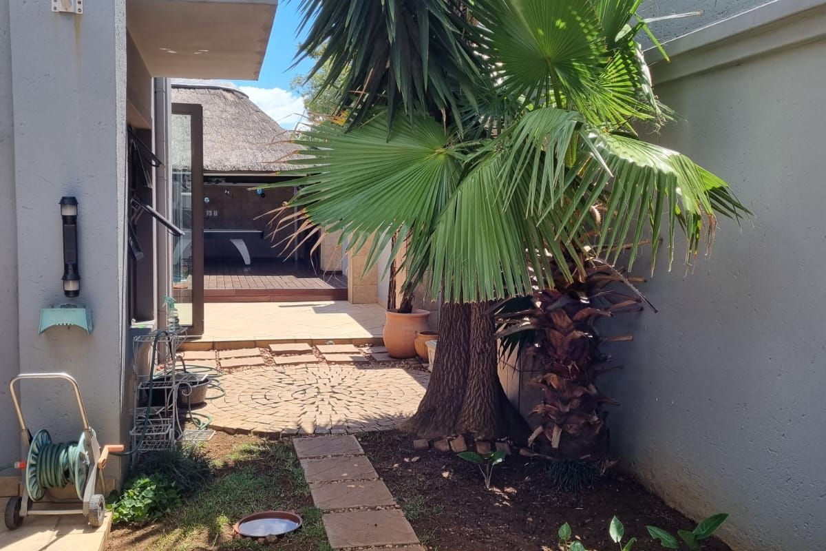Townhouse For Sale in Vanderbijlpark SE 2 - Photo 2