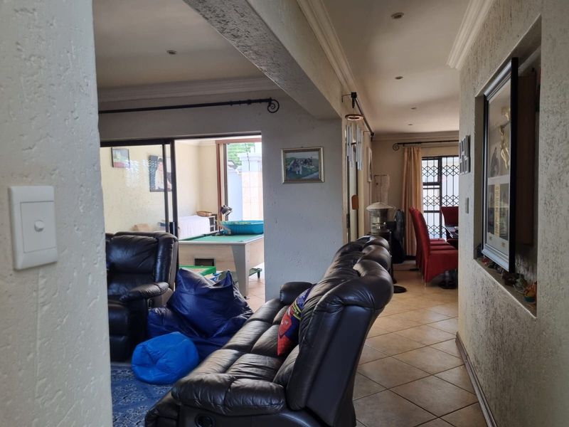 Townhouse For Sale in Vanderbijlpark SE 2 - Photo 4