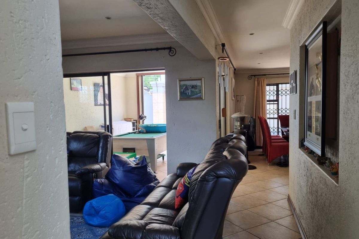 Townhouse For Sale in Vanderbijlpark SE 2 - Photo 4