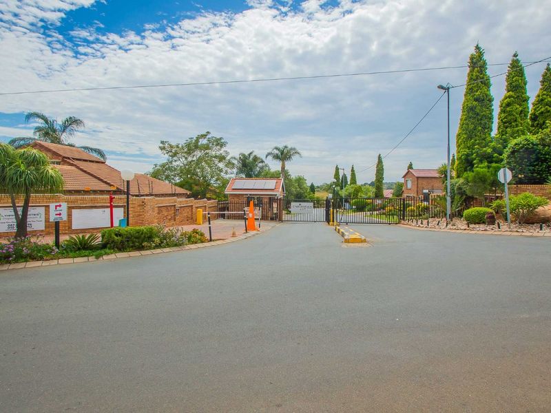 Townhouse For Sale in Honeydew Ridge - Photo 2