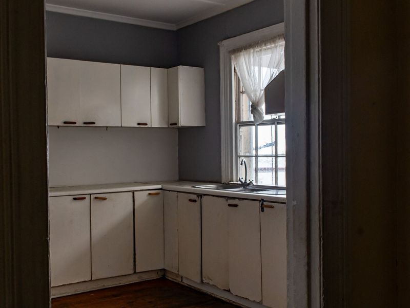 House For Sale in Richmond Hill - Photo 5