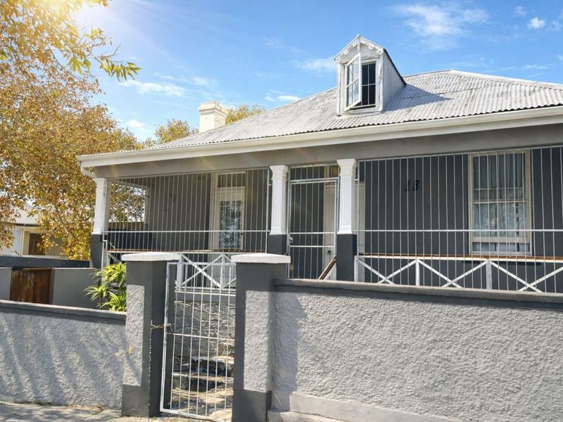 House For Sale in Richmond Hill - Photo 2