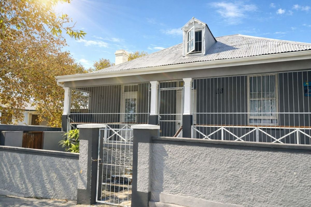 House For Sale in Richmond Hill - Photo 2