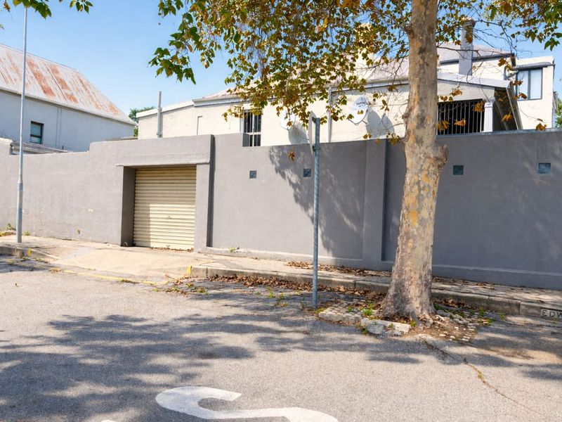 House For Sale in Richmond Hill - Photo 3