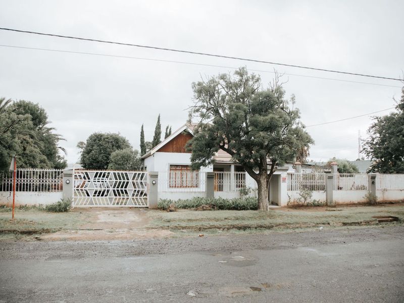 House For Sale in Top Town - Photo 3