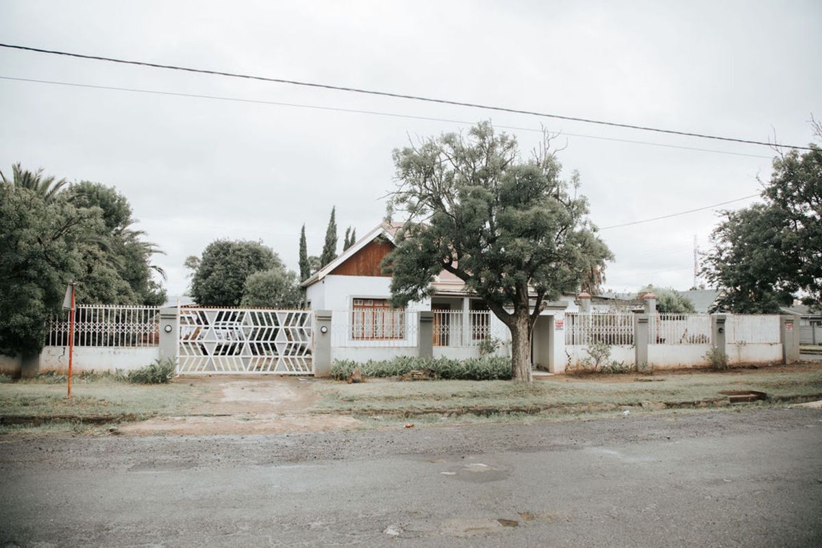 House For Sale in Top Town - Photo 3