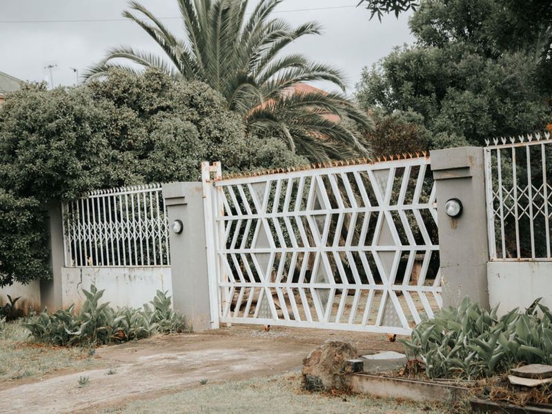 House For Sale in Top Town - Photo 4