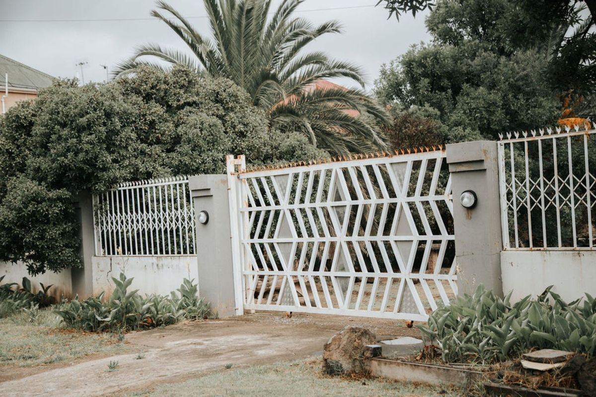 House For Sale in Top Town - Photo 4