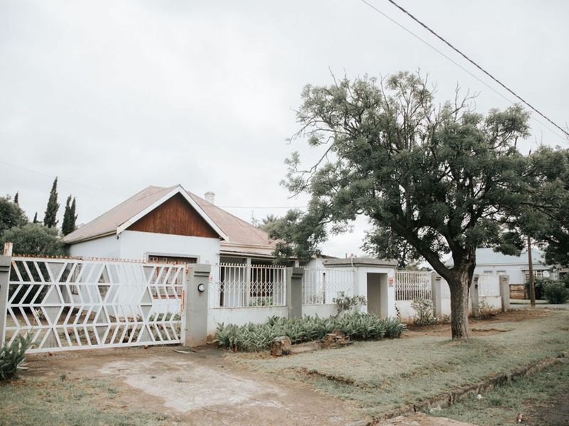 House For Sale in Top Town - Photo 2