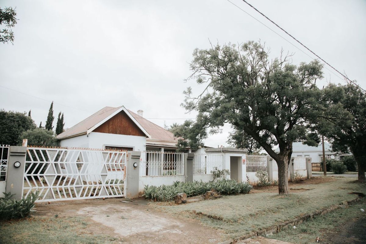 House For Sale in Top Town - Photo 2