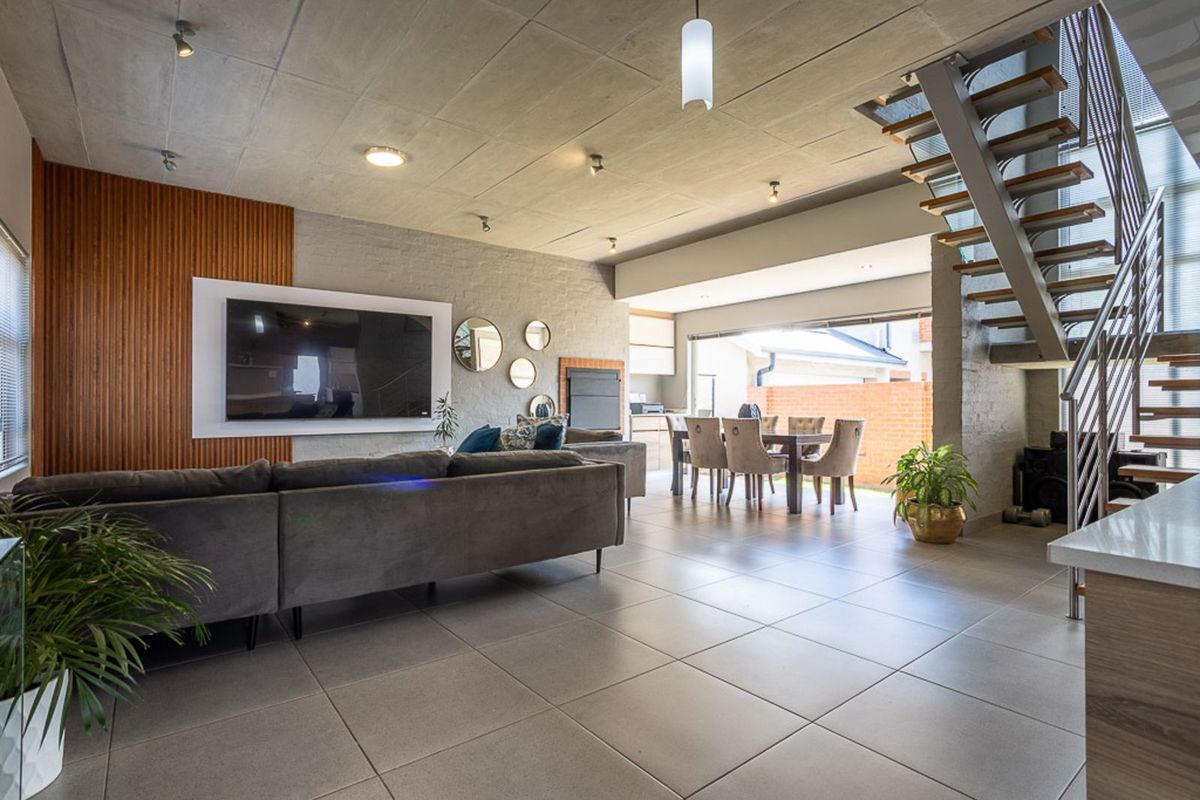 Townhouse For Sale in The Hills Game Reserve Estate - Photo 2