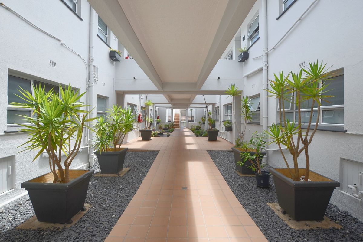 Apartment For Sale in Green Point - Photo 2