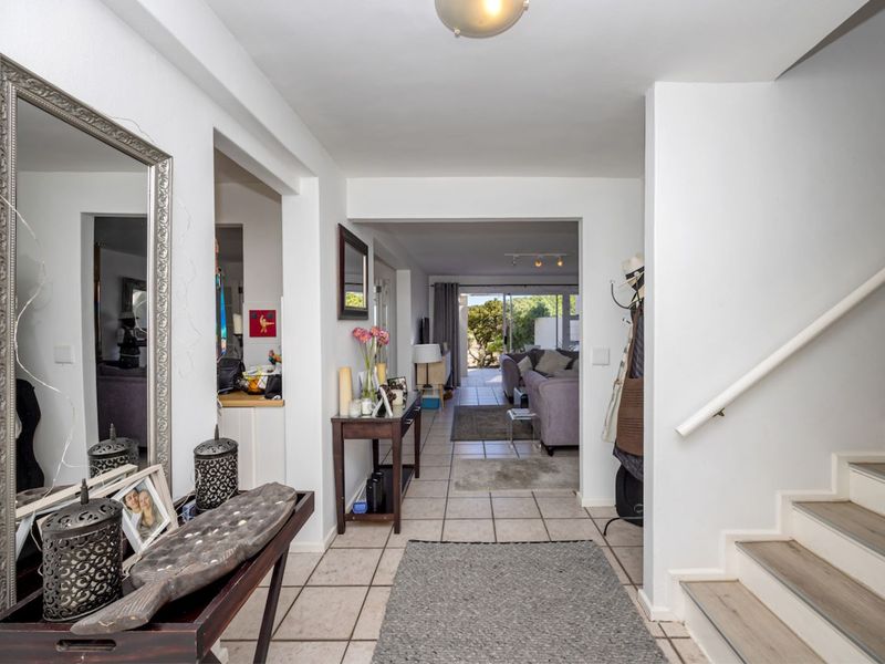 House For Sale in Woodbridge Island - Photo 9