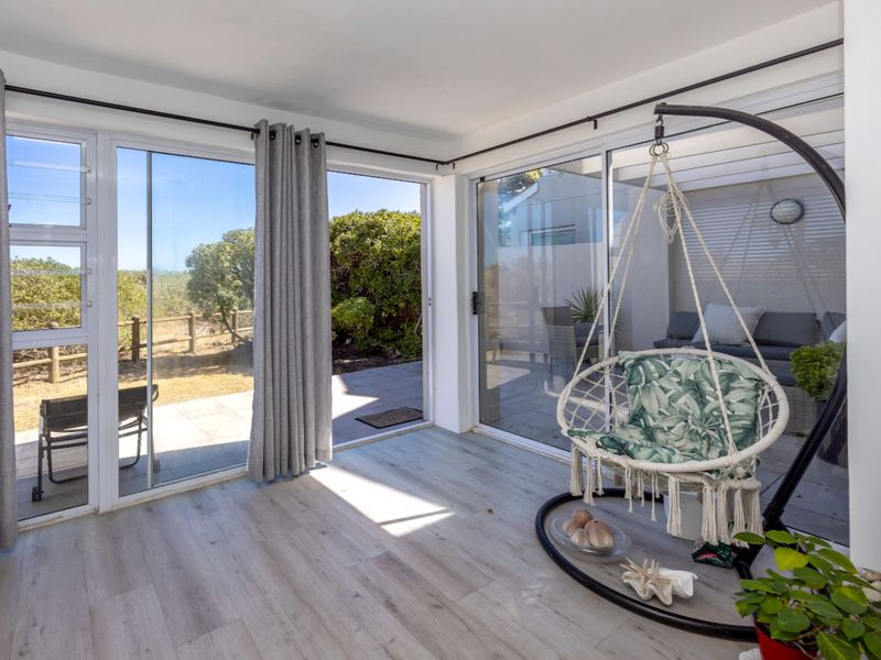 House For Sale in Woodbridge Island - Photo 8