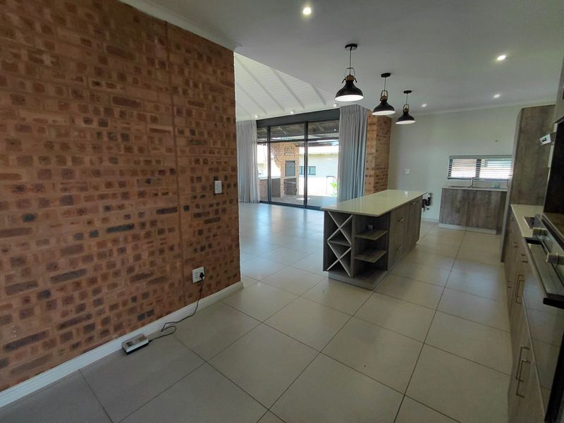 Townhouse To Rent in The Retreat - Photo 4