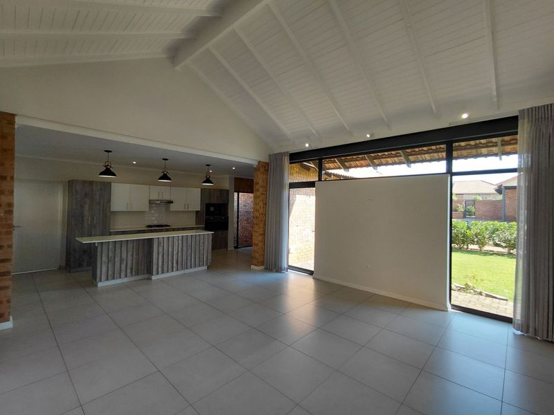 Townhouse To Rent in The Retreat - Photo 10