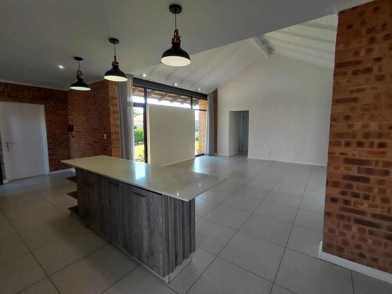 Townhouse To Rent in The Retreat - Photo 8